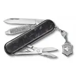 Нож перочинный Victorinox Classic Brilliant Carbon (0.6221.90) 58мм 5функц. черный/серебристый подар.коробка